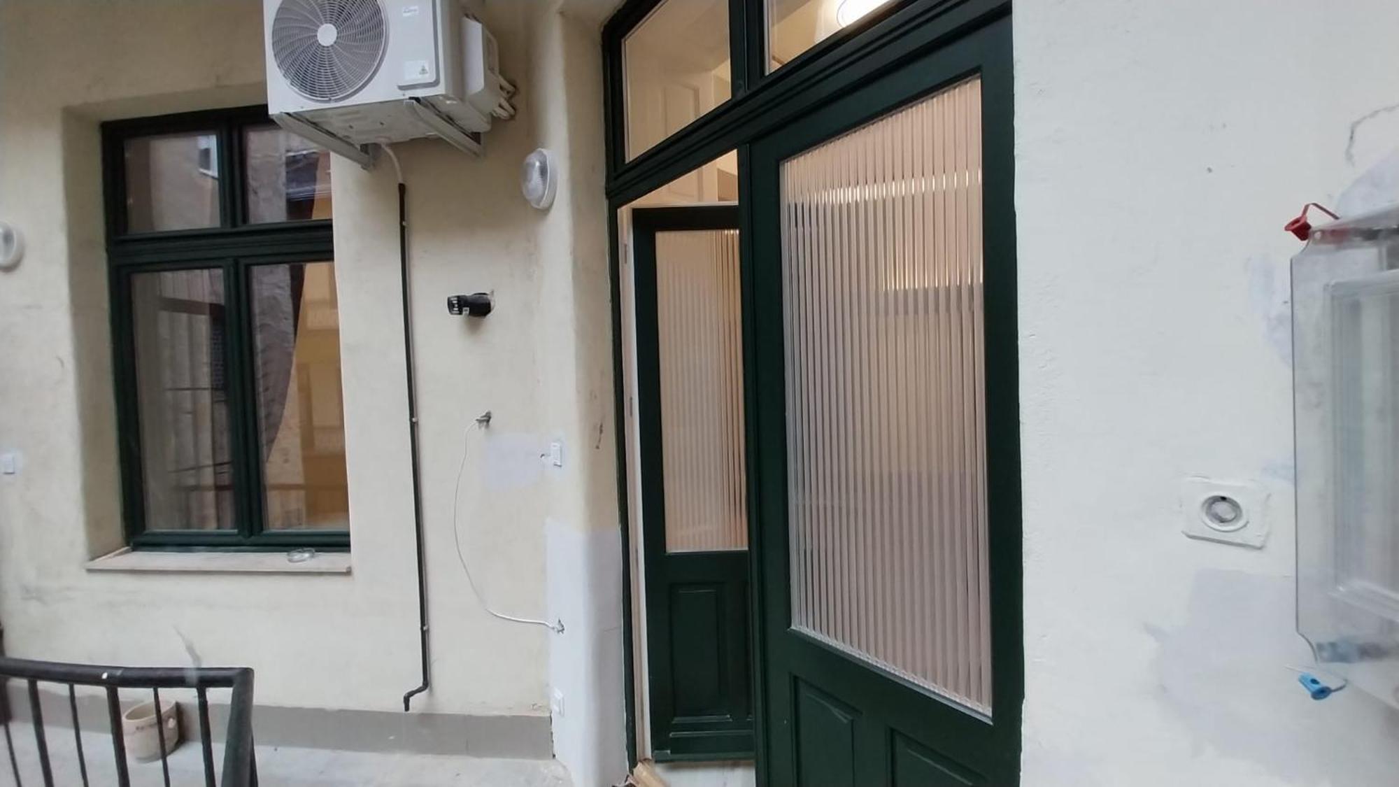 Szekely Apartment Near Deak Ferenc Square With Free Parking In Garage Budapest Eksteriør bilde